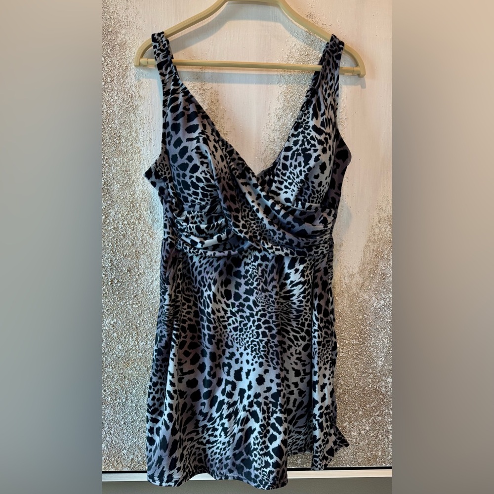 Catalina Suddenly Slim  Black/Grey  Swimsuit Dress.